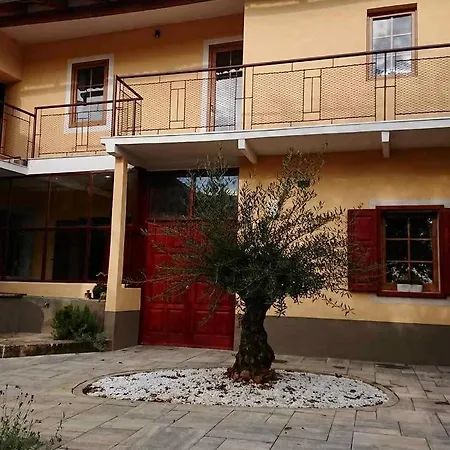 Appartement Kraska Nisa à Komen Extérieur photo